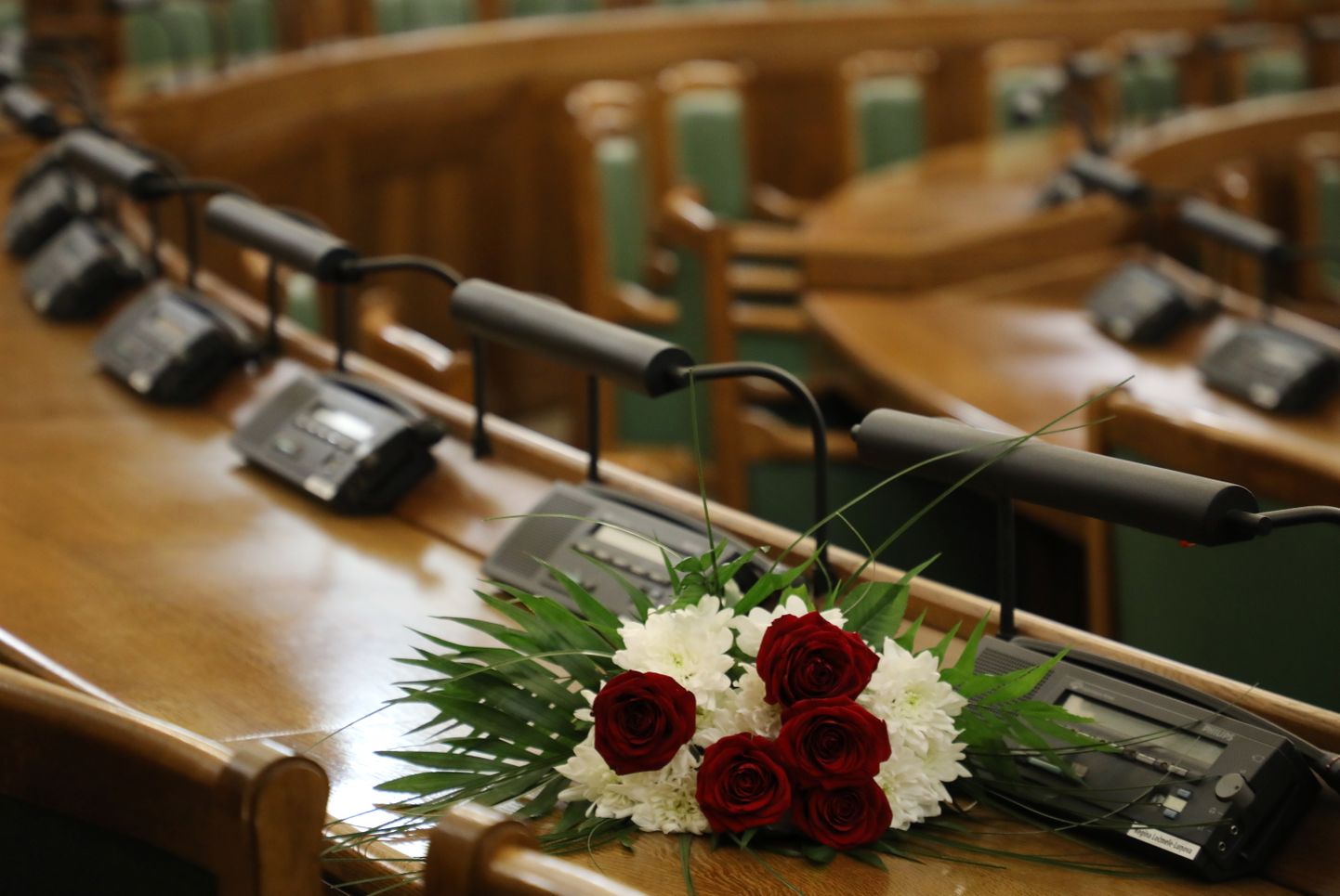 Saeimas plenārsēžu zāle pēc svinīgās sēdes par godu Latvijas Republikas Neatkarības atjaunošanas dienai.