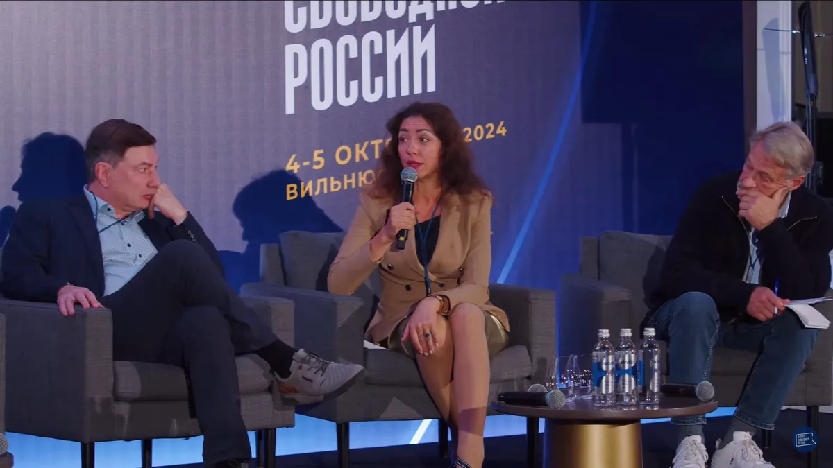 Украинский политолог Олеся Яхно во время выступления на XIII Форуме Свободной России, 5 октября 2024 года, Вильнюс, Литва.