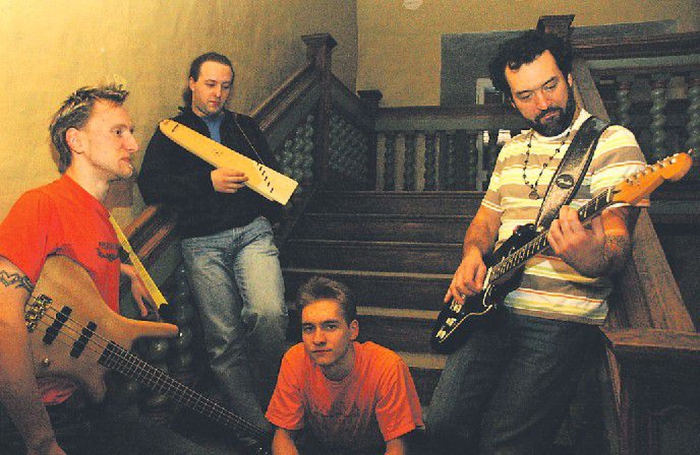 «Авеню» в полном составе (слева направо): Кирилл Смирнов (басист), Кирилл Адылин (клавиши, гитара, аккордеон), Михаил Никитин (ударные) и Владимир Чердаков (гитара, вокал).