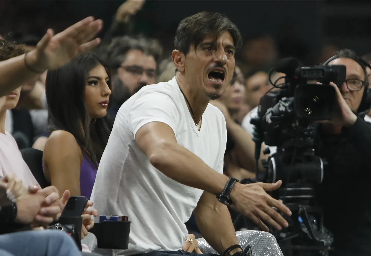Ateena Panathinaikose keevaline omanik Dimitris Giannakopoulos sai 10 kuu pikkuse spordivõistlustel viibimise keelu.