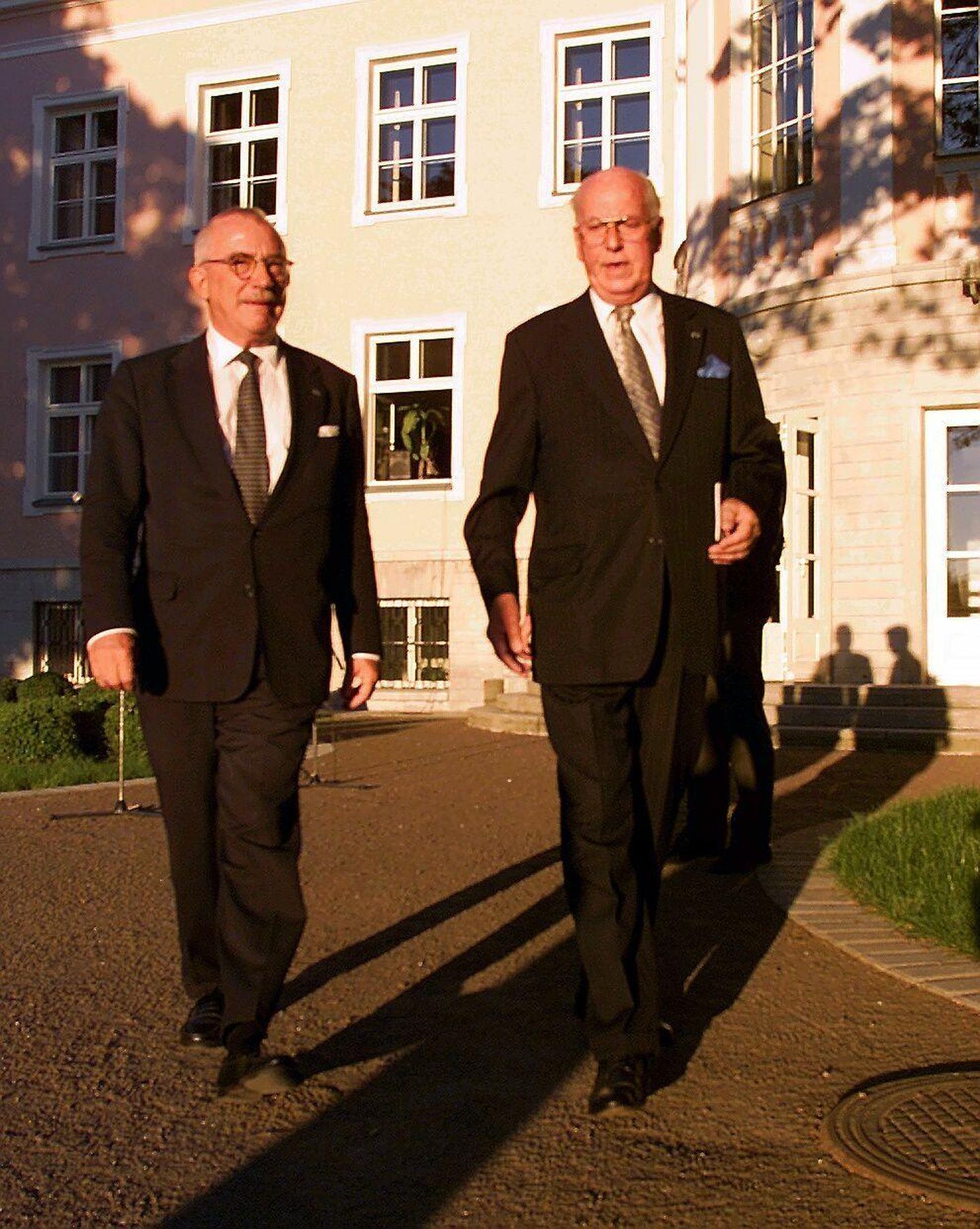 Lennart Meri vastuvõtt Kadriorus taasiseseisvumise puhul. Pildil on Lennart Meri ja Uffe Ellemann-Jensen.