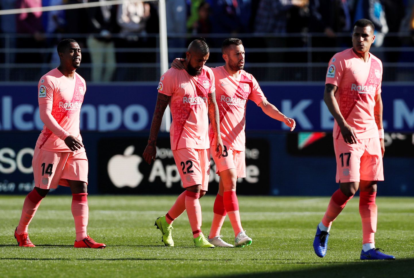 Barcelona mängumehed lahkusid pärast vastasseisu liigatabeli viimase meeskonnaga väljakult noruspäi.