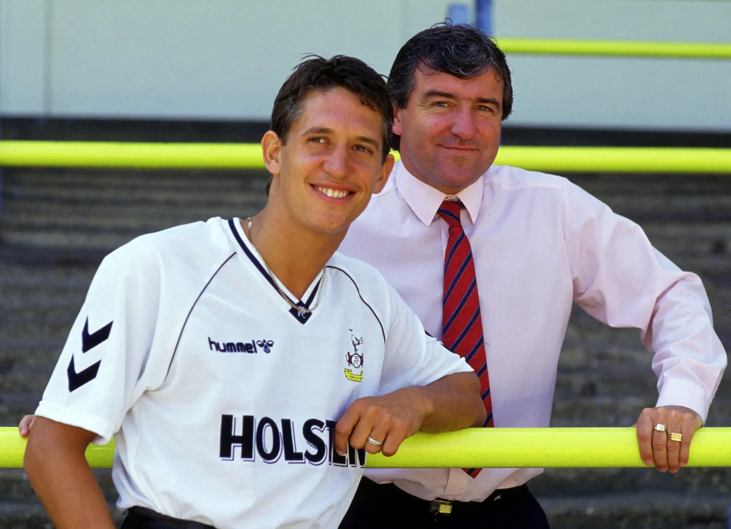 Foto 1989. aastast, mil Terry Venables (paremal) oli Tottenhami peatreener, Gary Lineker (vasakul) meeskonna ründaja.