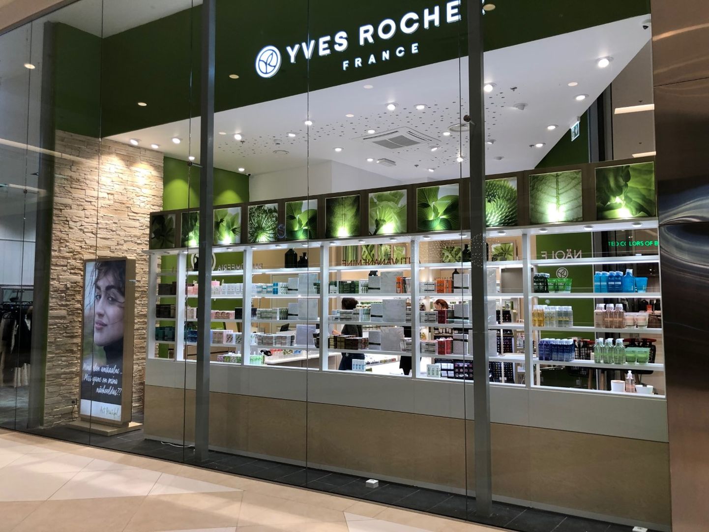 Kosmeetikabrändi Yves Rocher kauplus Kristiine keskuses