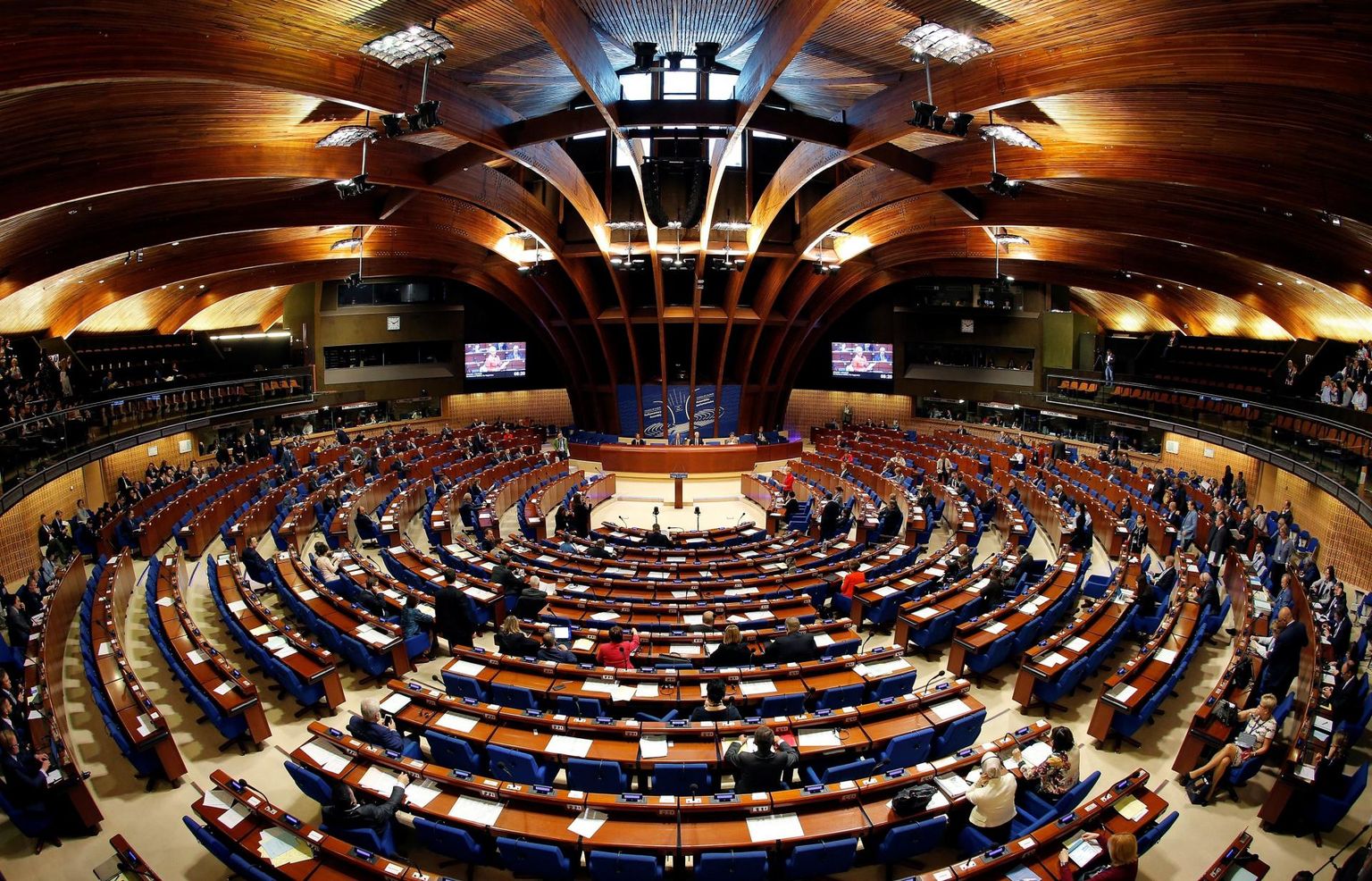 Euroopa Nõukogu Parlamentaarse Assamblee istungisaal organisatsiooni Strasbourg&#39;is asuvas peakorteris.