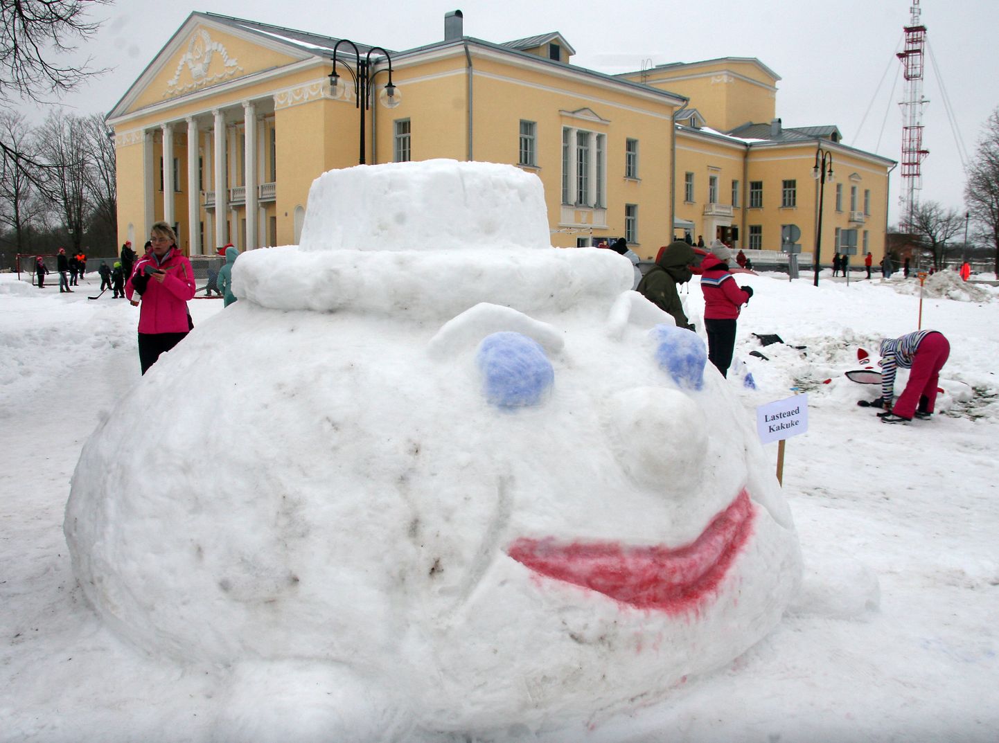 Кохтла-Ярве и Майдла приглашают строить фигуры из снега.