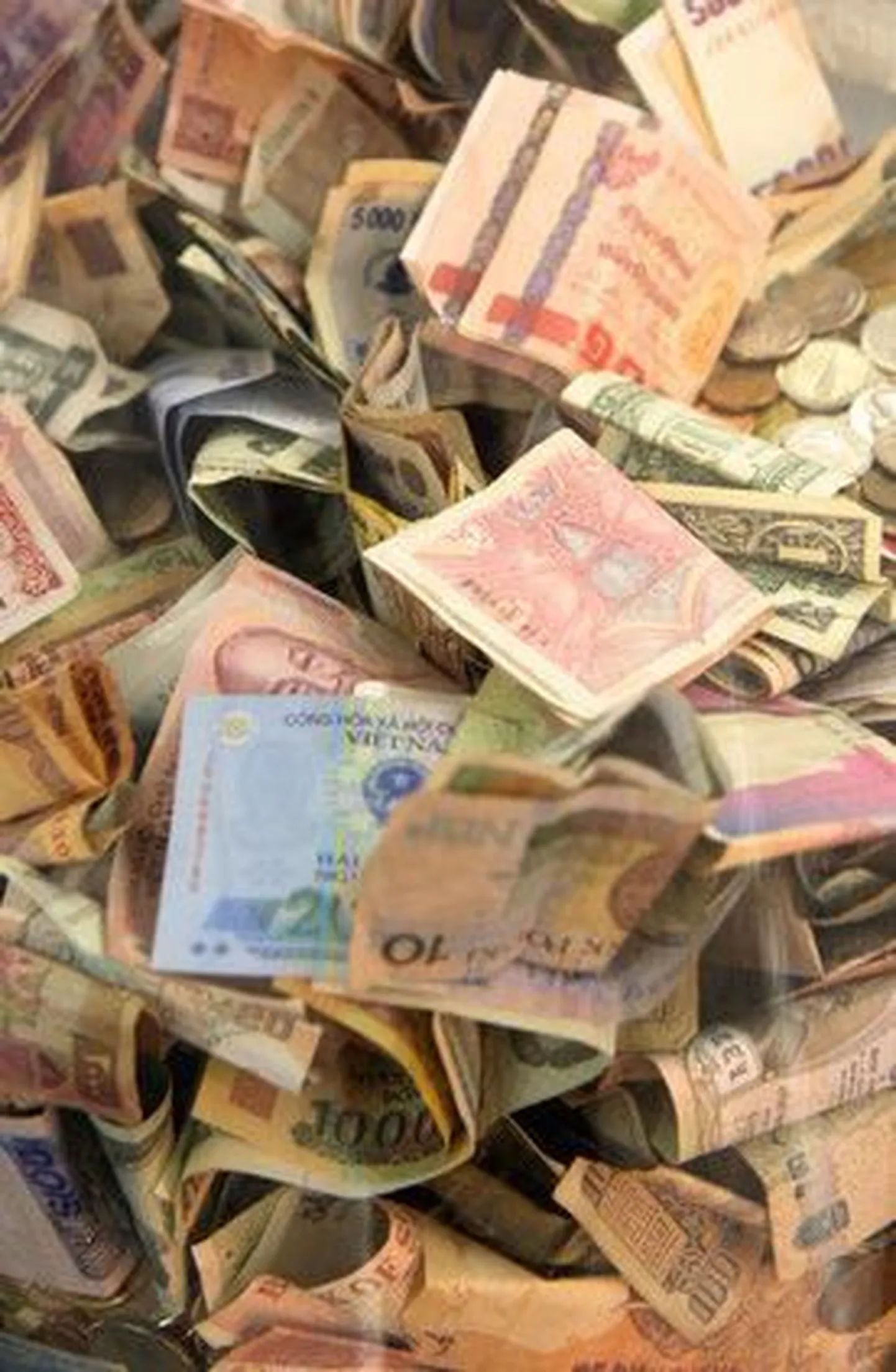 Politsei arreteeris raha tuulde loopinud mehe