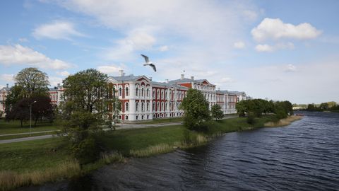 Būvniekam vēlreiz būs jālabo defekti pirms diviem gadiem izbūvētajā Pilssalas ielā Jelgavā