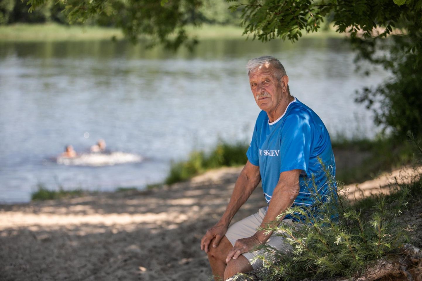 72aastane Juhan Paalo tunneb Liivaka kanti nagu oma viit sõrme - ta on seal ujumas ja kalal käinud palju aastaid.