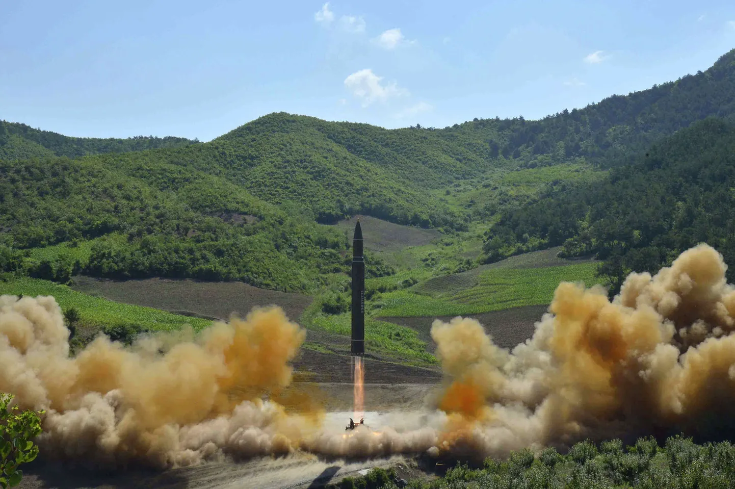 Põhja-Korea katsetas raketti