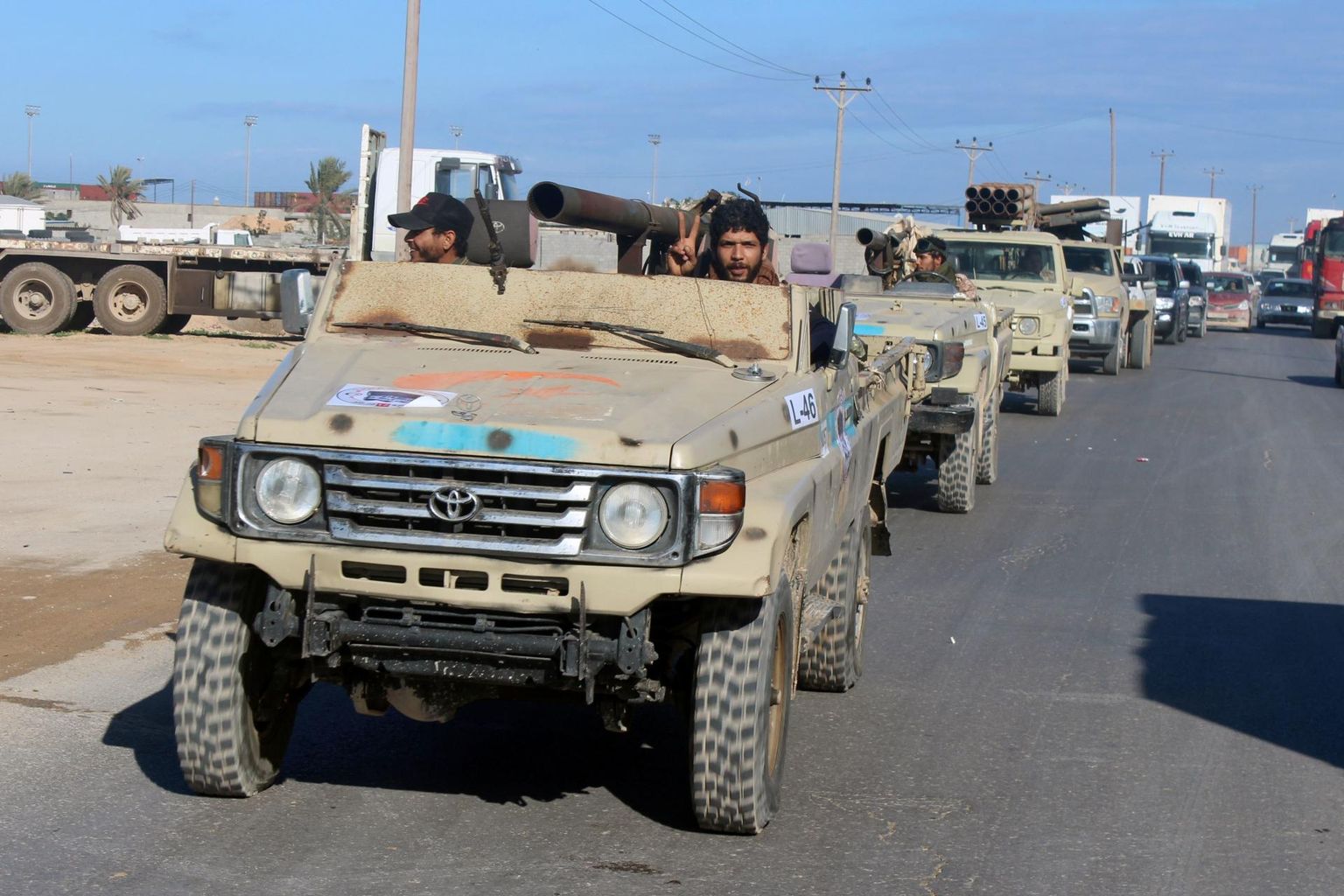 Liibüa rahvusvaheliselt tunnustatud valitsuse väed liiguvad Misratast rindejoonele.