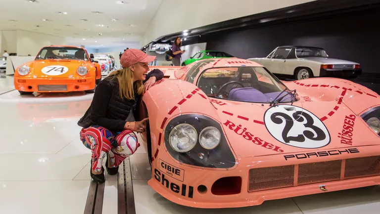 "Розовая свинья" и другие уникальные исторические модели Porsche будут выставлены в Рижском Мотор-музее