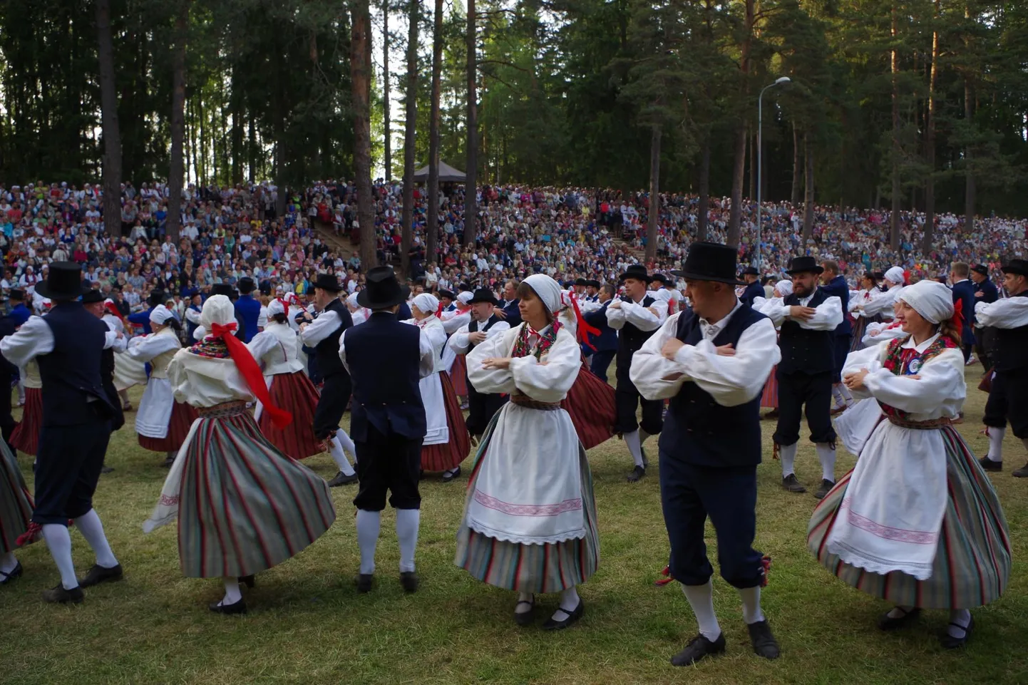 Kolmas Kagu-Eesti tantsupidu Intsikurmus
