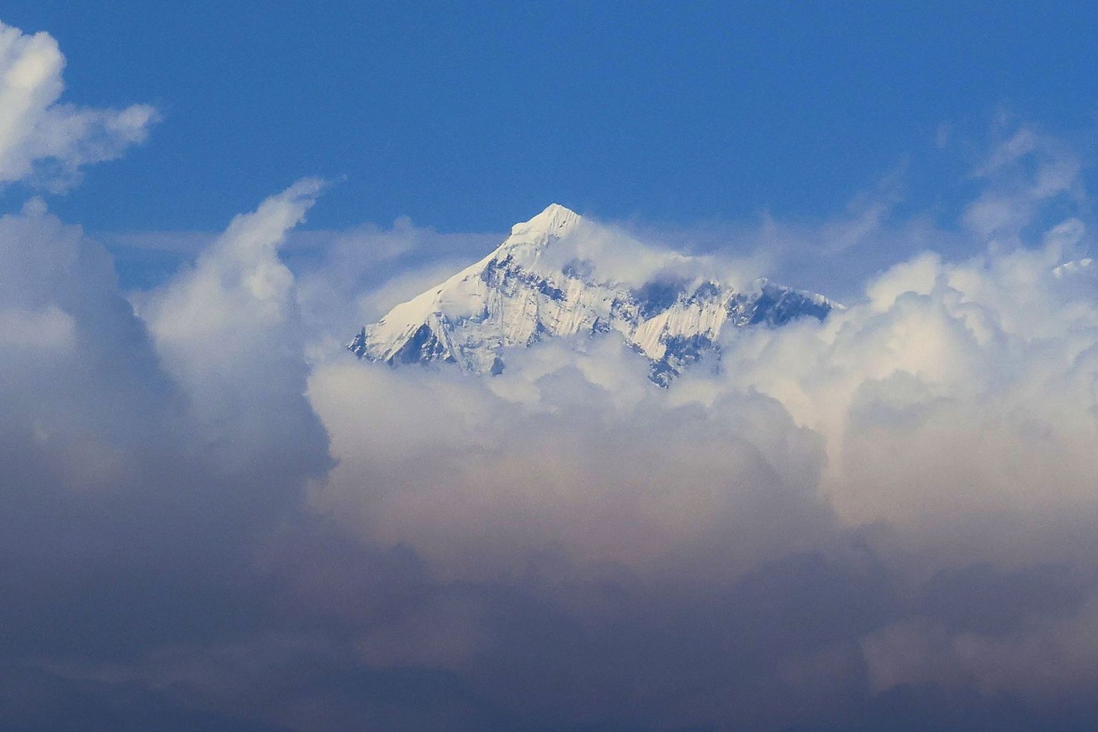 Maailma kõrgeim mäetipp Džomolungma.