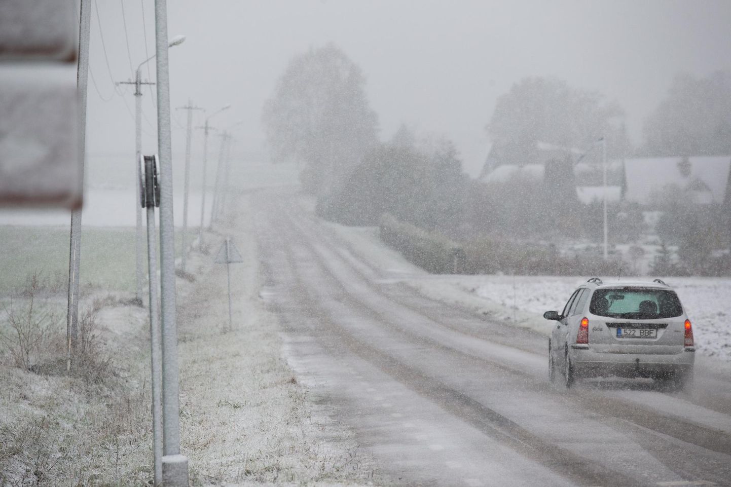 Nädalavahetuseks prognoositav lume- ja lörtsisadu võib muuta liiklusolud keeruliseks.