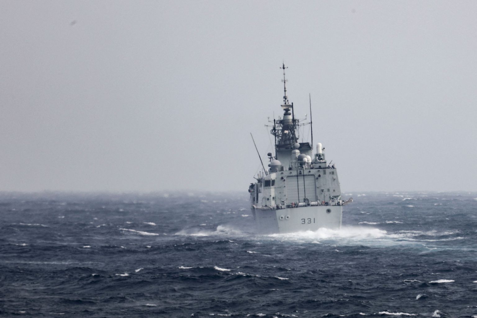 Kanada sõjalaev HMCS Vancouver Taiwani väinas.