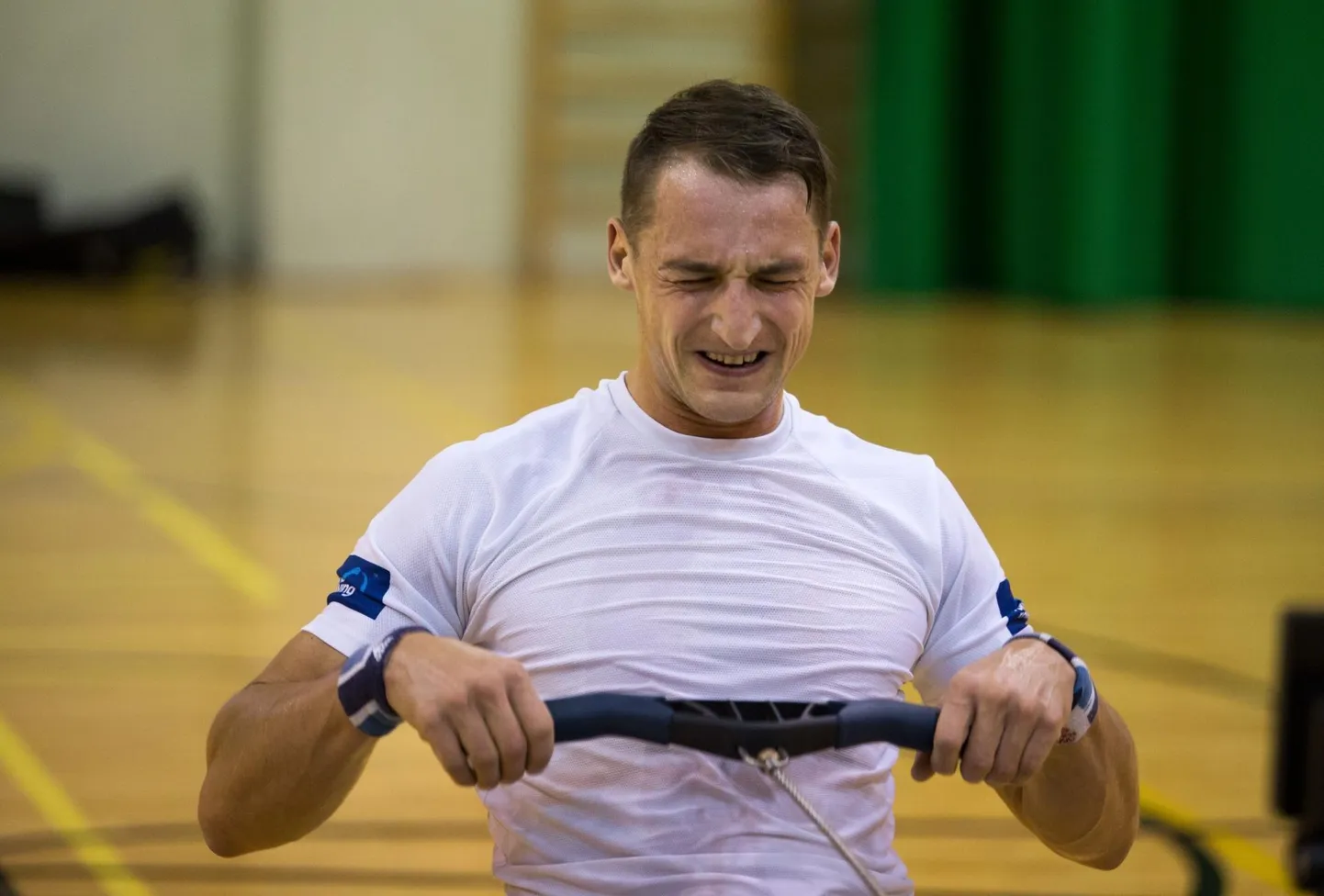 Sportlased treenivad eriolukorras omapäi ja olemasolevate vahenditega, olles treereritega ühenduses elektroonsete vahendite abil.