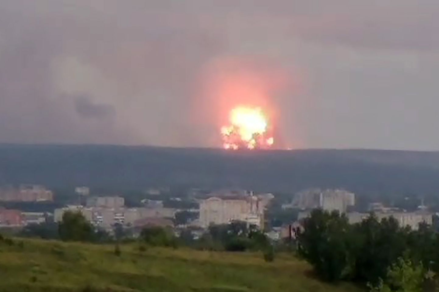 Взрыв на военном складе недалеко от Каменки.
