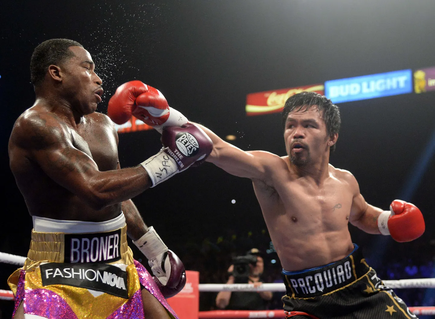 Valitseva WBC maailmameistri Manny Pacquiao (paremal) poeg käib tema jälgedes.