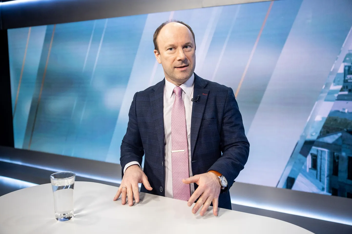 Taristuminister Kuldar Leis nentis, et tal on jäätmemajanduse kehva seisu pärast piinlik ning praegu on viimane aeg käed rüpes istumine lõpetada.