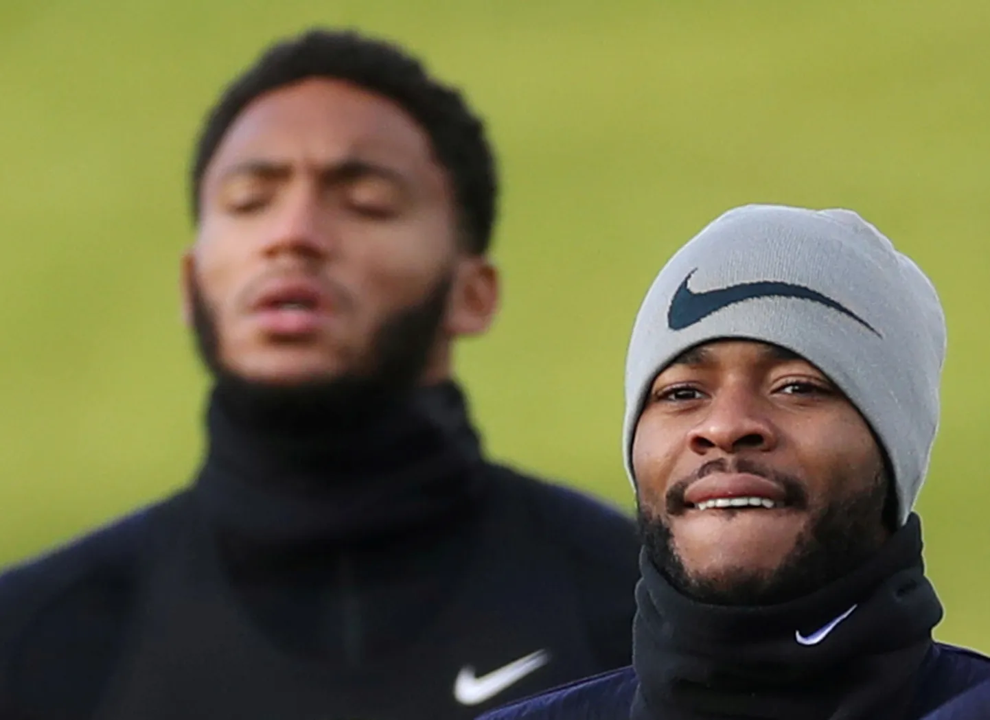Raheem Sterling paremal.