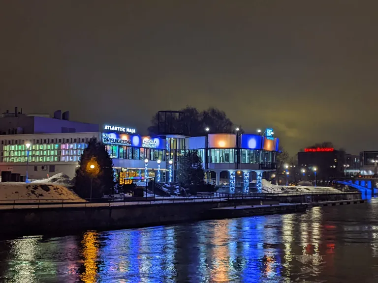 Sinikollane Atlantise maja.