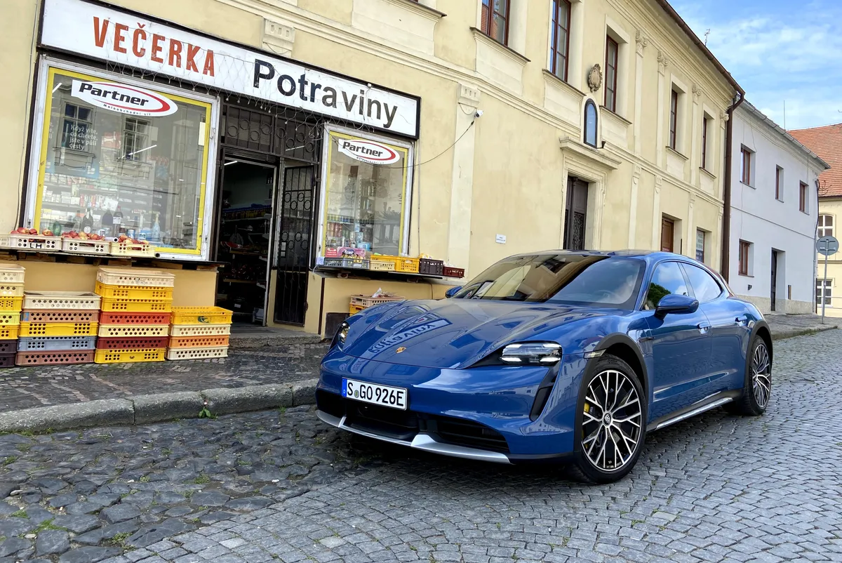 Porsche Taycan un Taycan Turbo Cross Turismo
