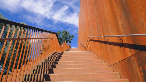 Anekdoot: te ei tohiks mööda treppe ronida
