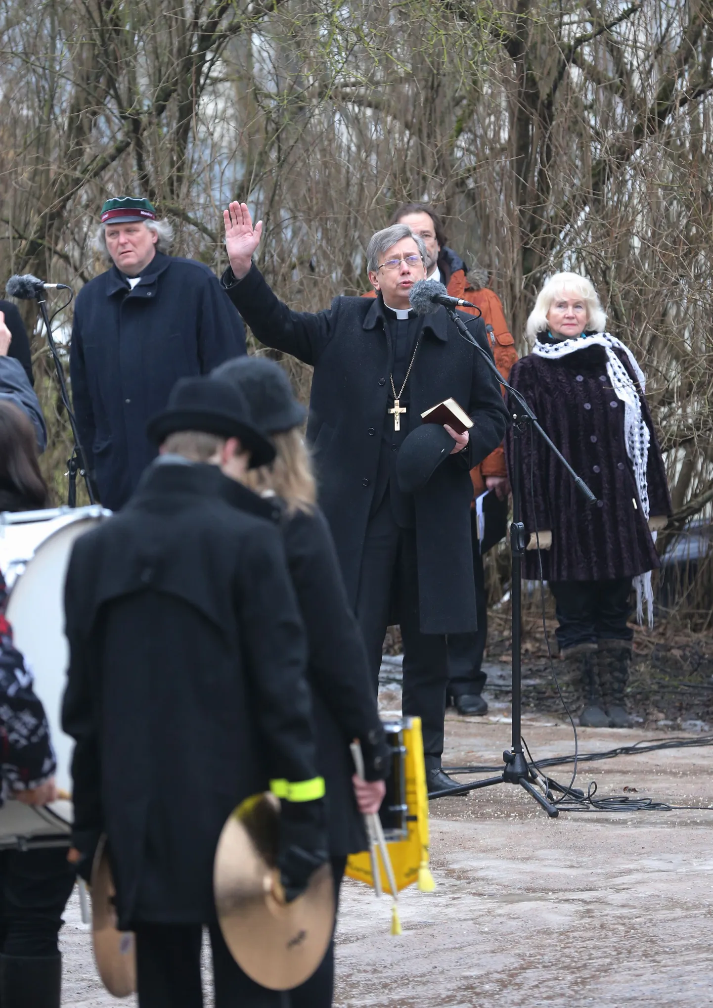 Praost Joel Luhamets vabariigi aastapäeva tähistamisel Tartu tähetorni juures.