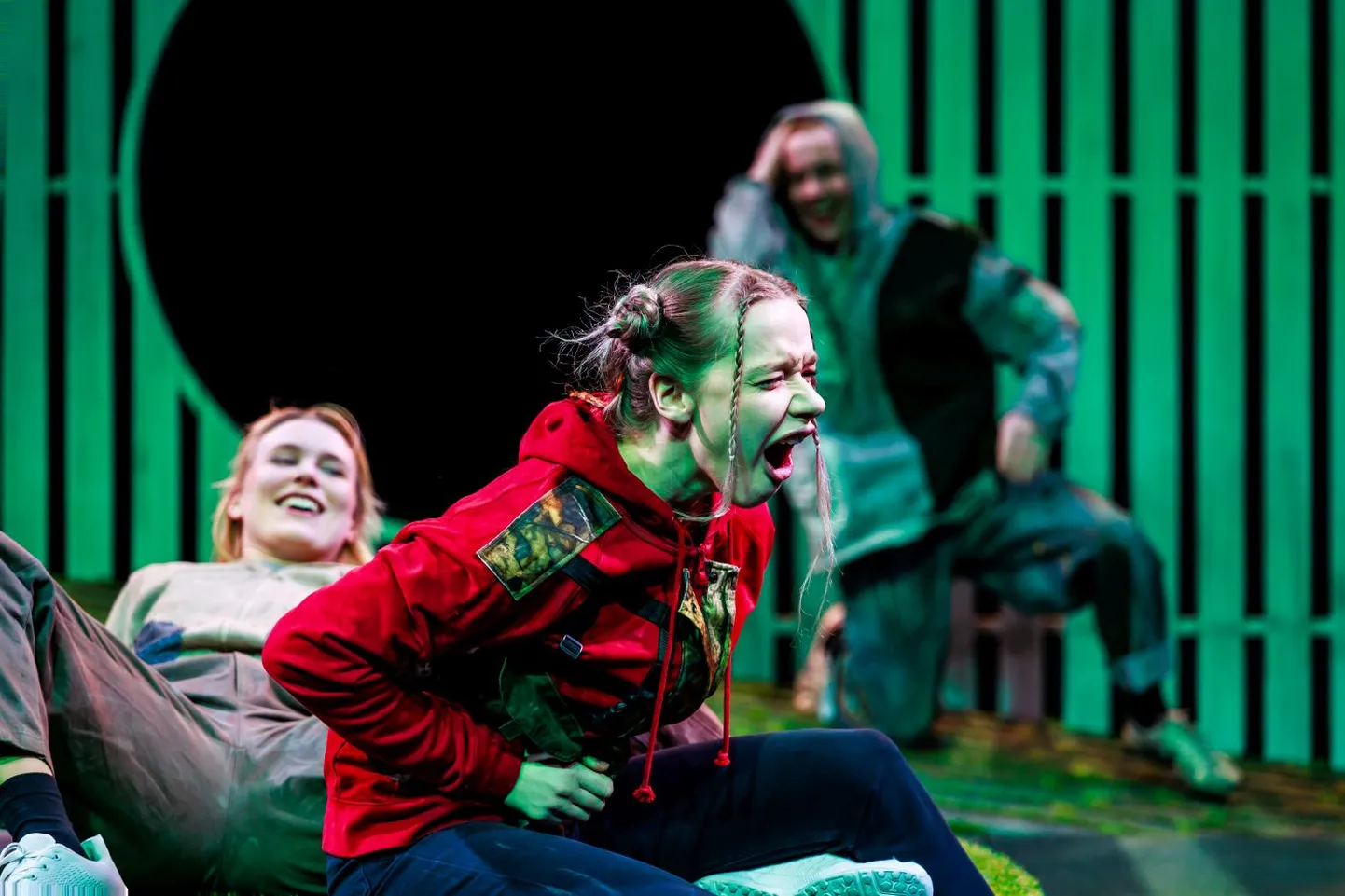 Rakvere teatri lavastus «Esimene armastus on revolutsioon».