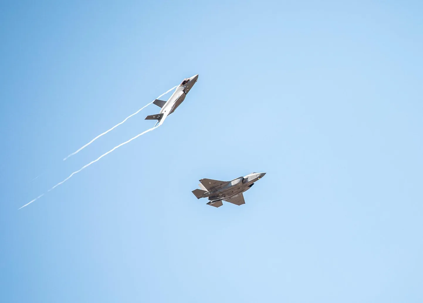 Sobiva ilma ja pilvkatte korral lendavad Itaalia hävitajad F-35 ka Viljandist üle.