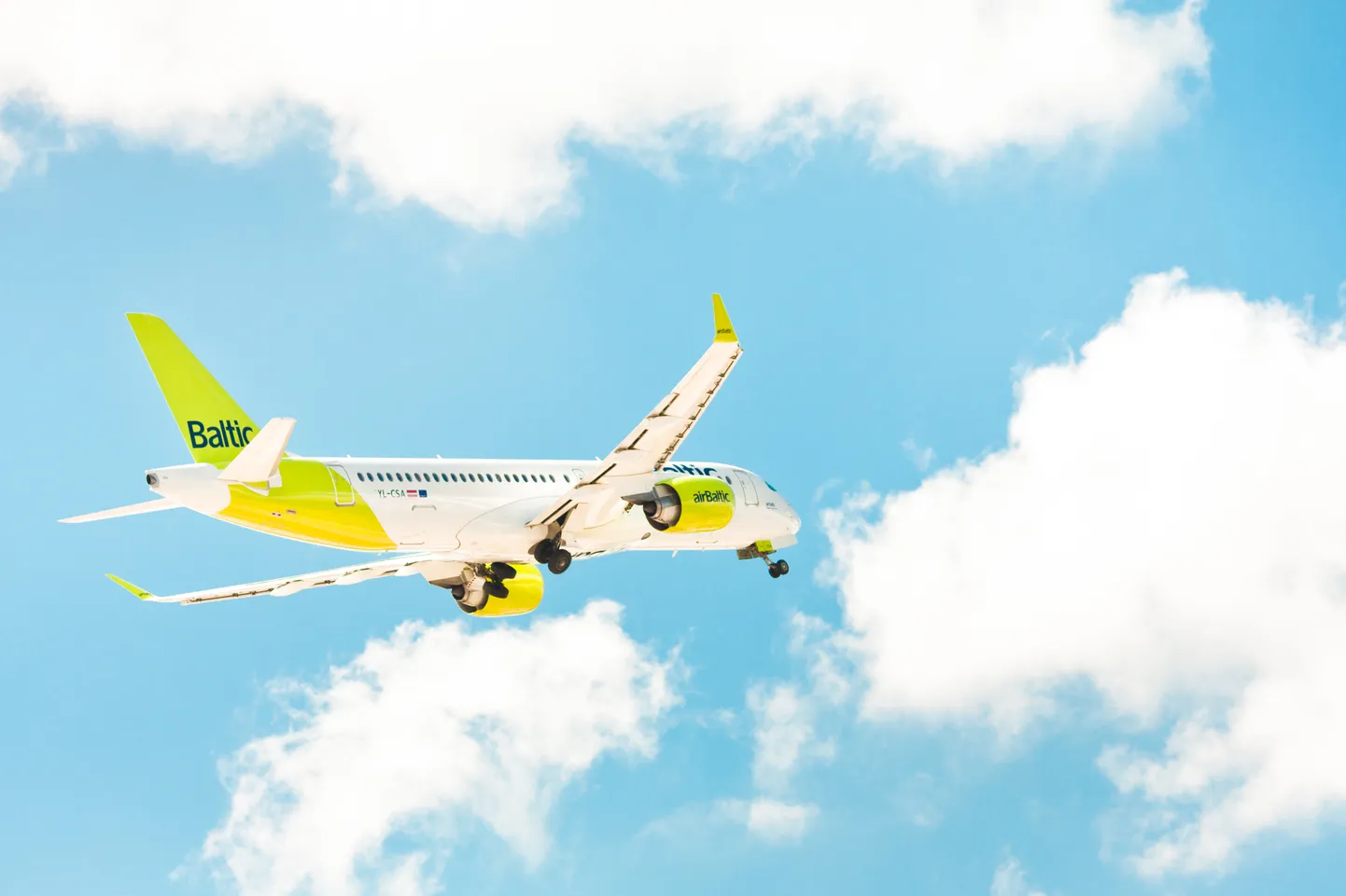 Самолет airBaltic