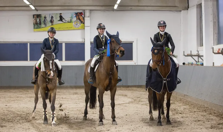 Juuniorite esikolmik: Marlene Makarov (pronks), Johanna Krippel (hõbe), Mia-Marleen Lanno (kuld).