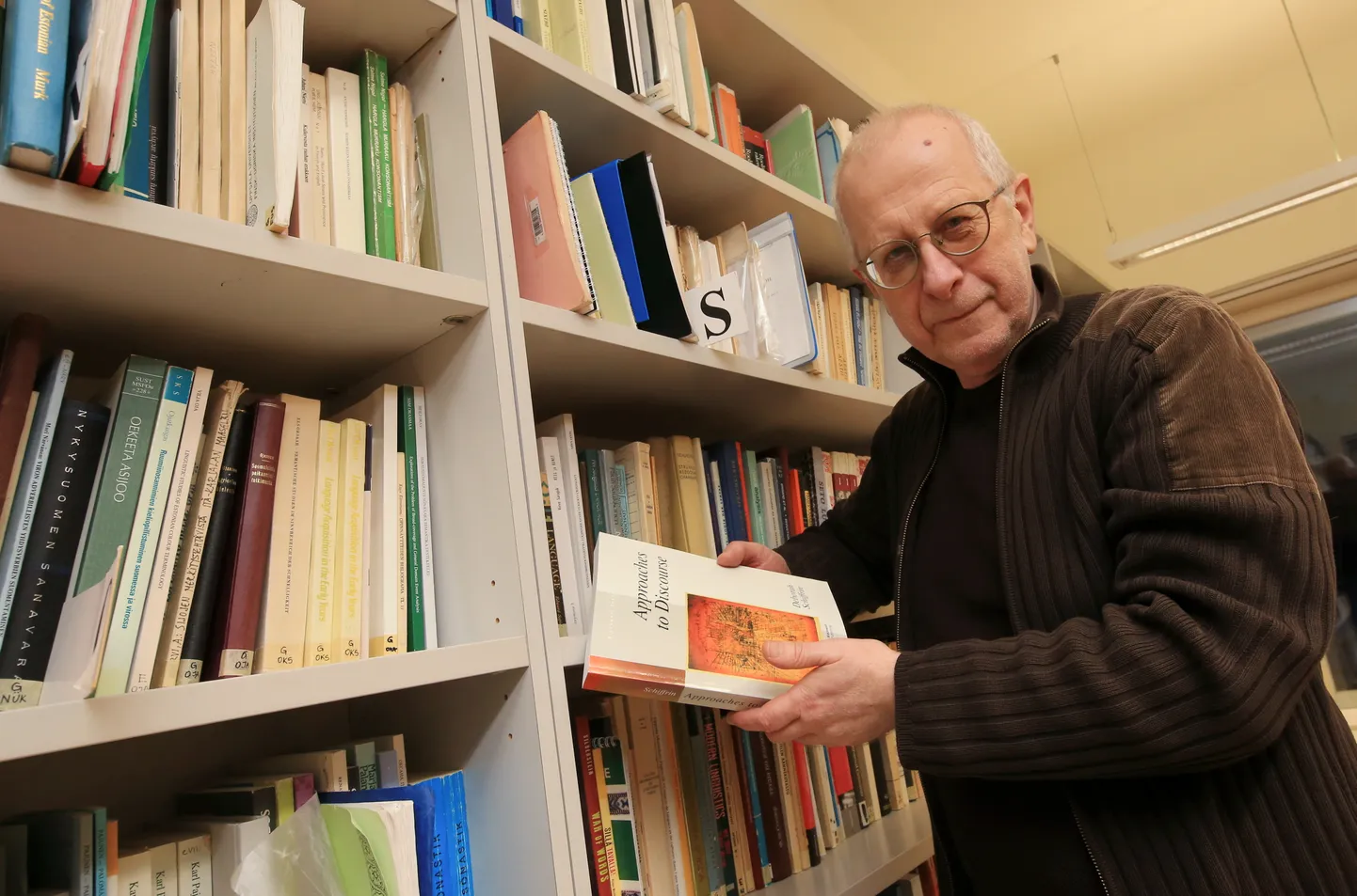 TRT03: TIIT HENNOSTE : TARTU, EESTI, 05FEB18 - 
Pildil Valgetähe IV klassi teenetemärgi pälvinud keeleteadlane Tiit Hennoste.
ma/Foto MARGUS ANSU EESTI MEEDIA
