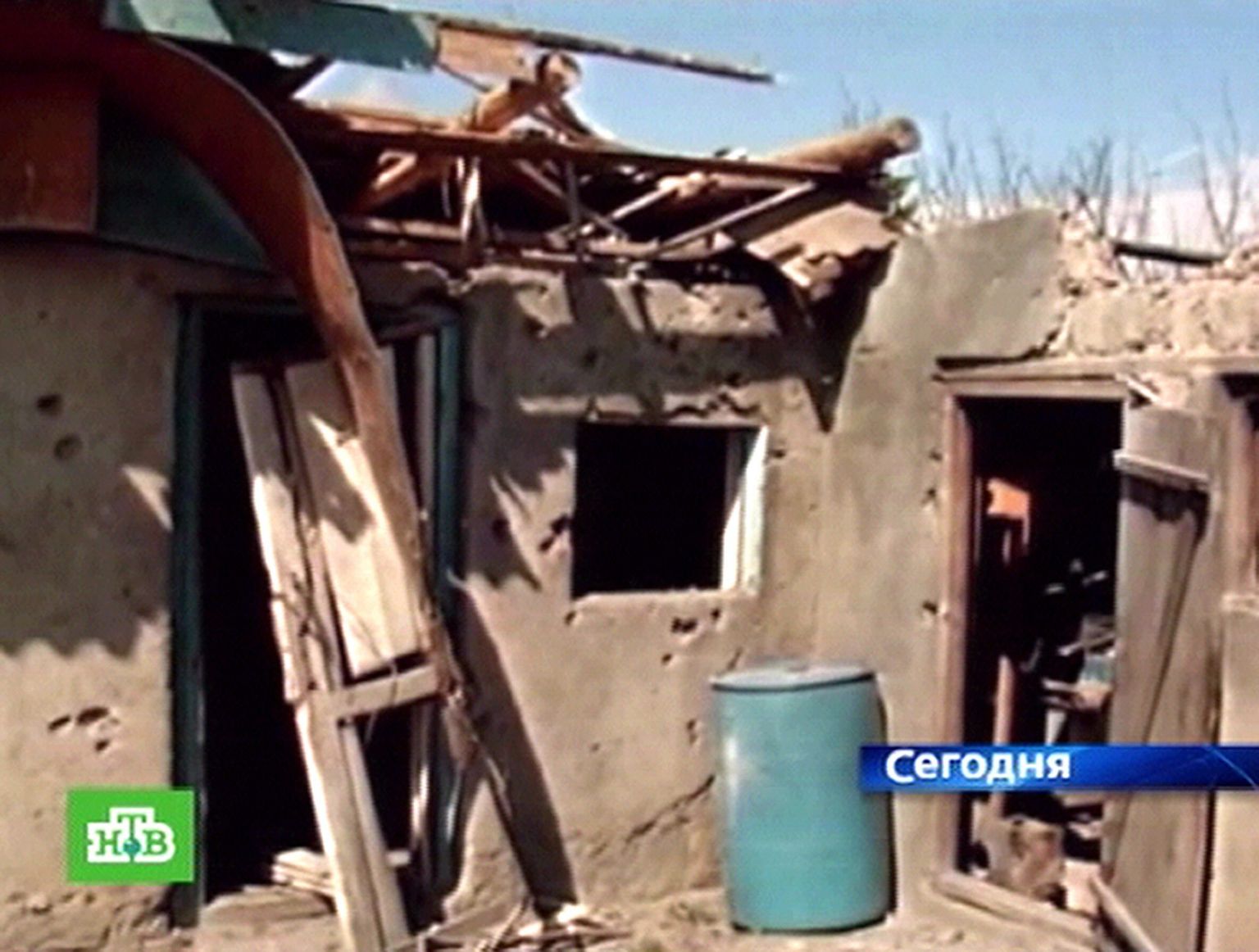 Vene telekanali NTV kaader rünnakus purustatud majast Lõuna-Osseetias.