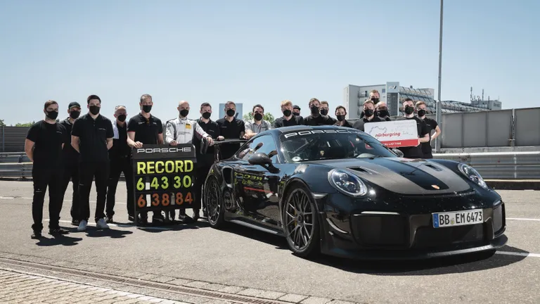 Porsche 911 GT2 RS kļūst par ātrāko sērijveida auto Nordšleifē