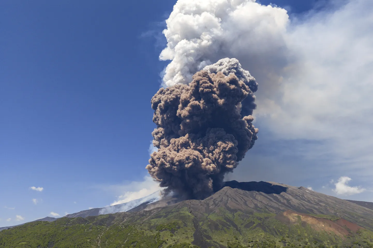 2. juunil purskama hakanud Etna vulkaan Sitsiilias.