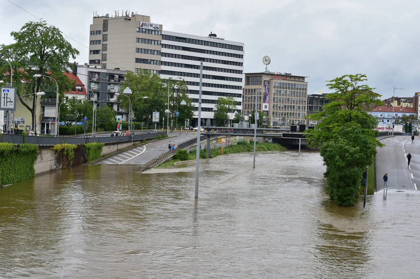 Paduvihma tõttu vee alla jäänud tänavad ja teed täna Edela-Saksamaal Saarbrückenis.
