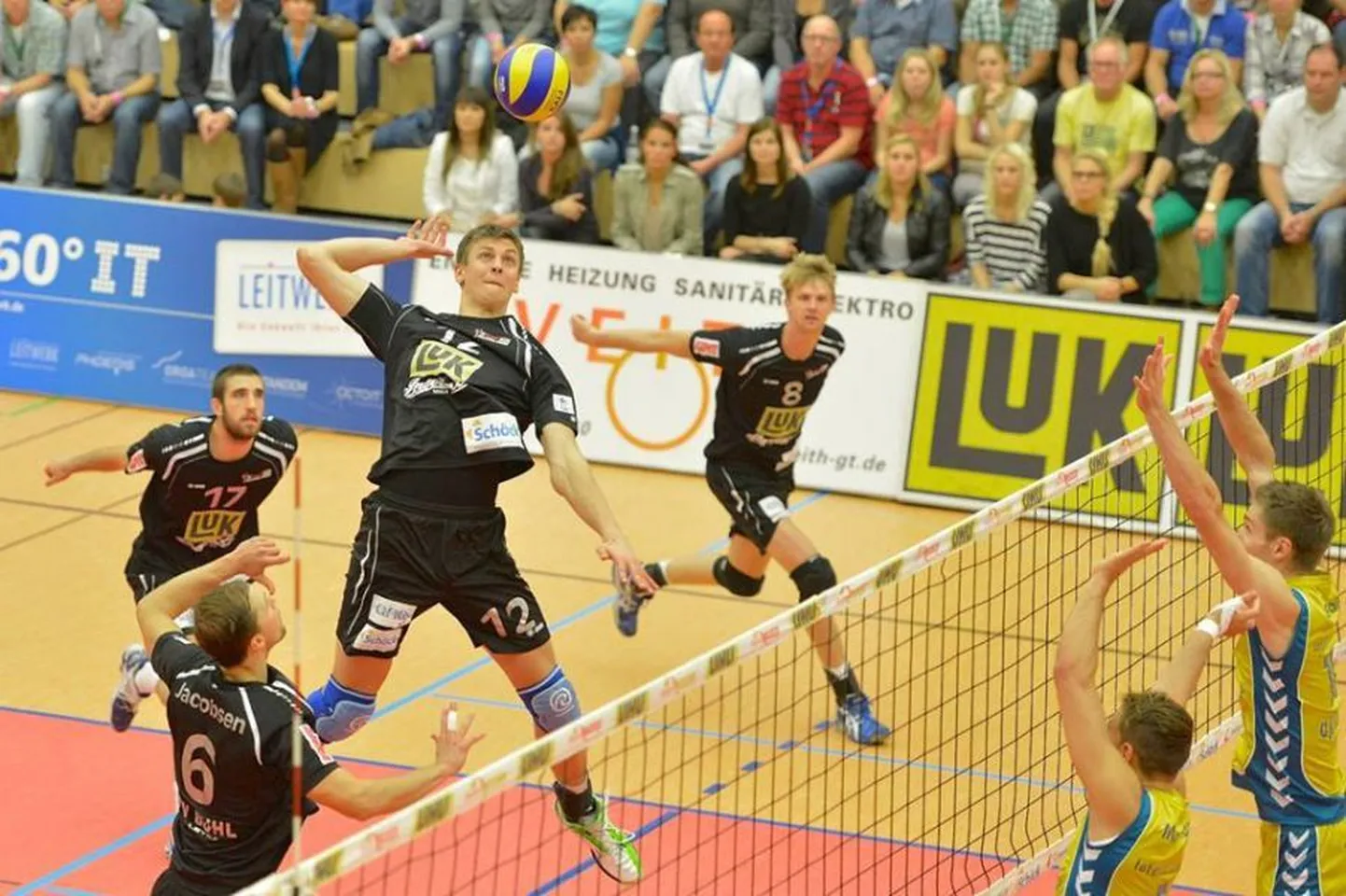 Andri Aganits rünnakul.
