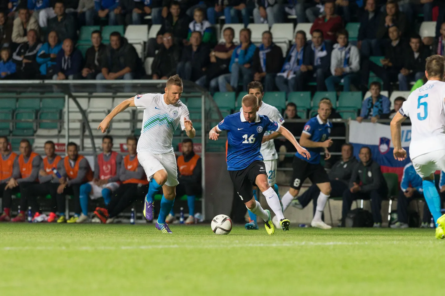 Ilja Antonov (nr. 16).