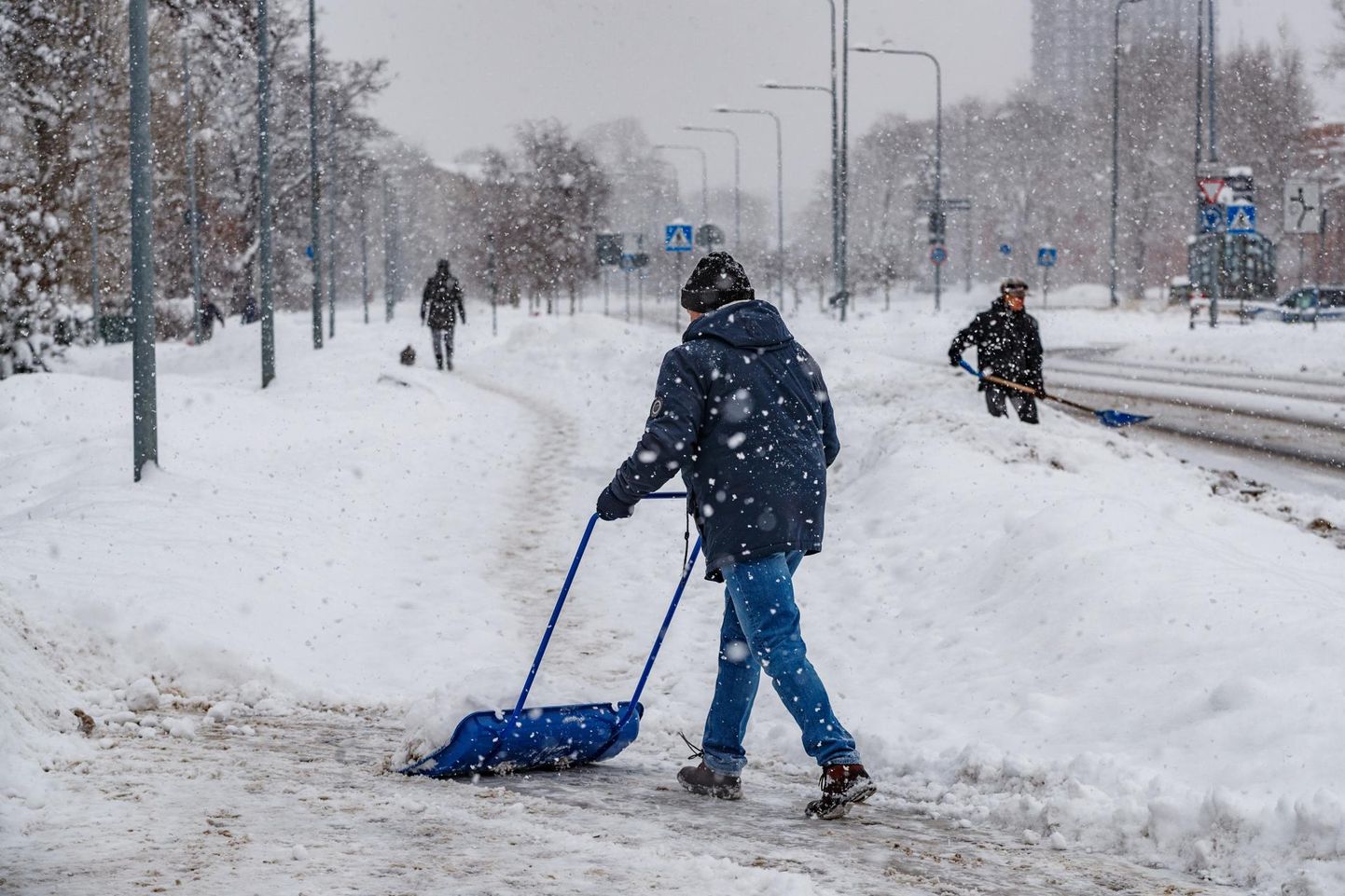 Kõnniteede puhastamine lumest on endiselt kinnistuomanike kohustus.