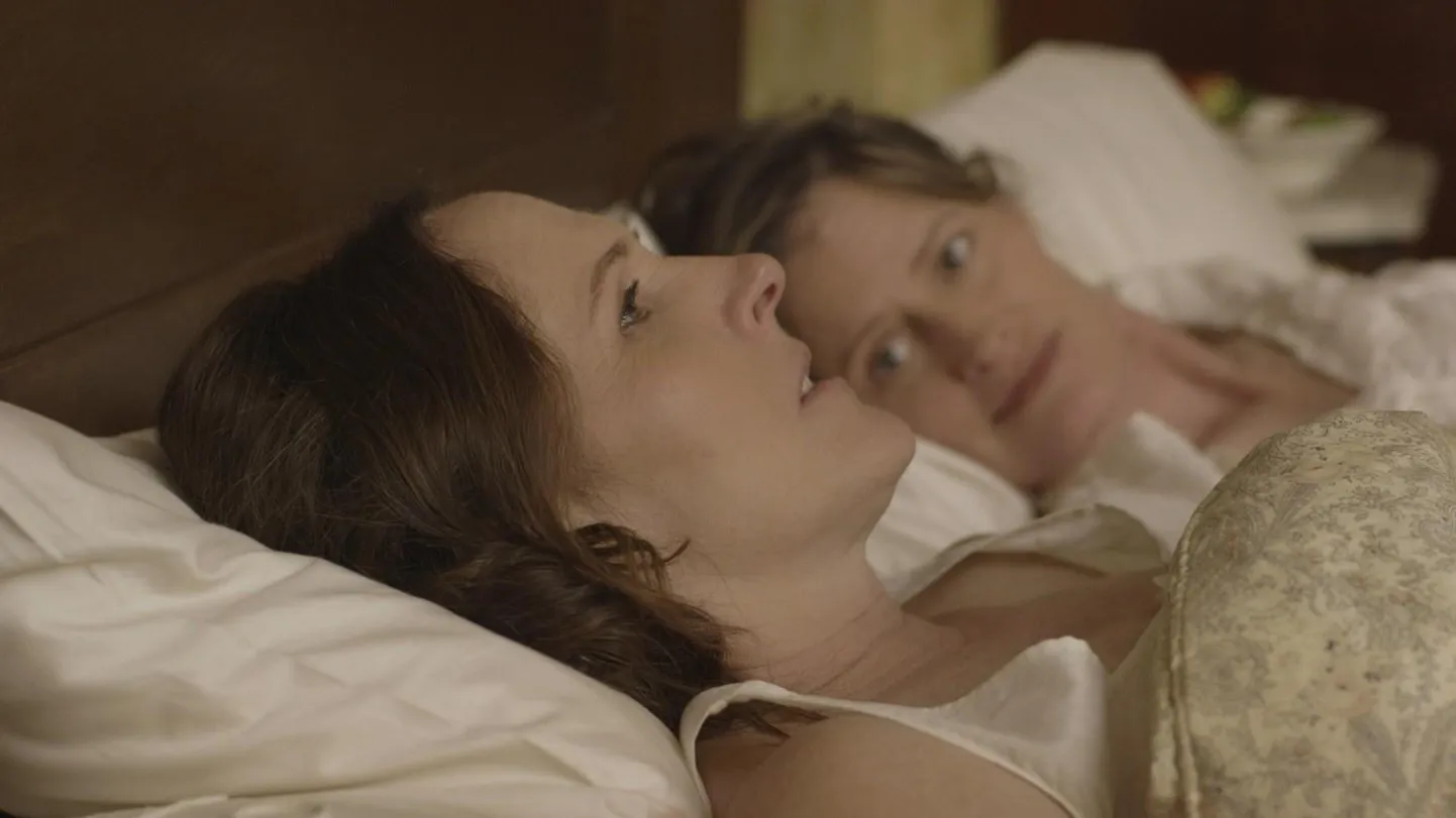 Kaader filmist “Metsikud ööd Emily seltsis”.