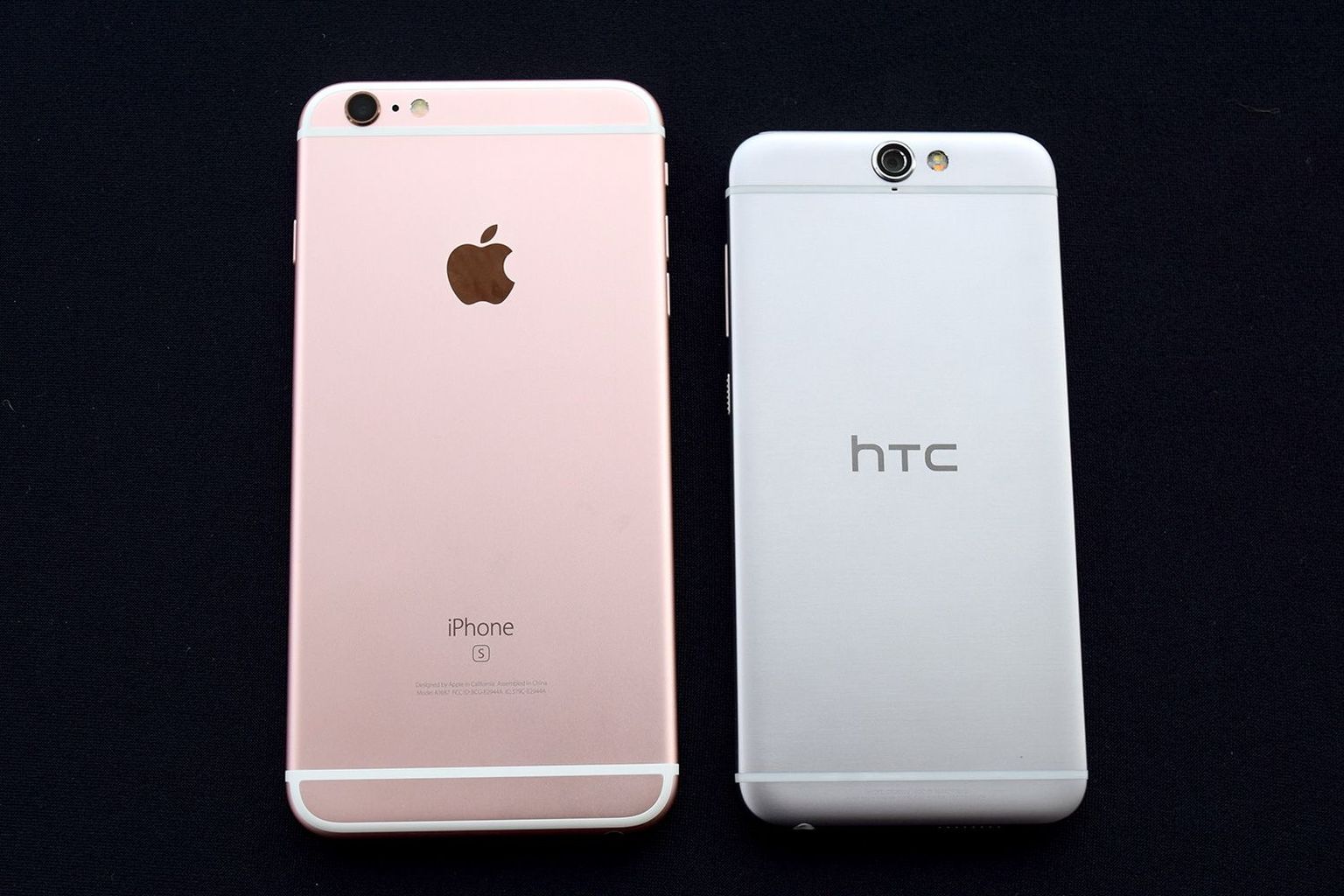 Kes kopeerib keda? Vasakul iPhone 6S, paremal HTC One A9.