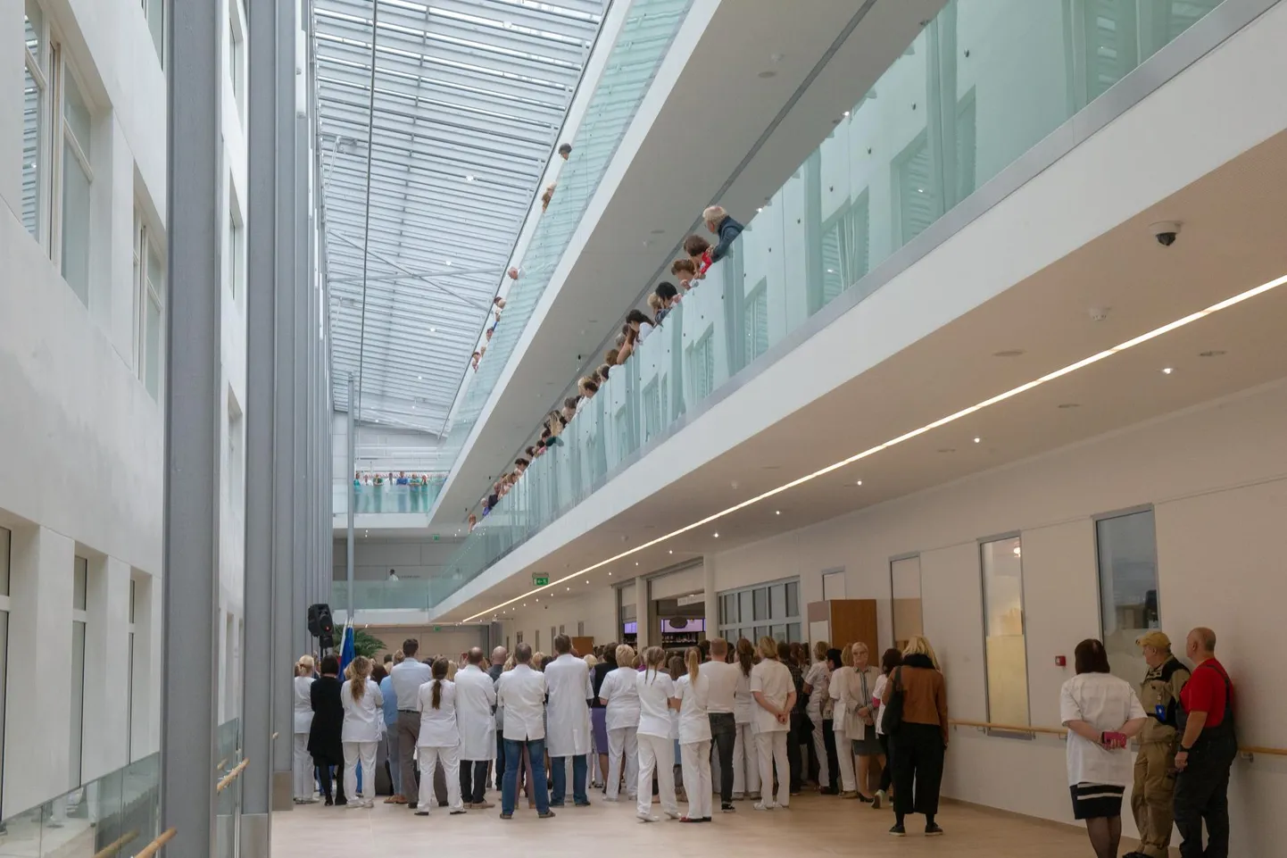 Kuidas viia Tartu ülikooli kliinikumis ellu juhtimis- ja struktuurireform nii, et kõik töötajad oleksid üksteise poole näoga, mitte seljaga, see on raske ja vastutusrikas ülesanne eelkõige Kristjan Vassilile, struktuuri- ja juhtimisreformi töörühma juhile.