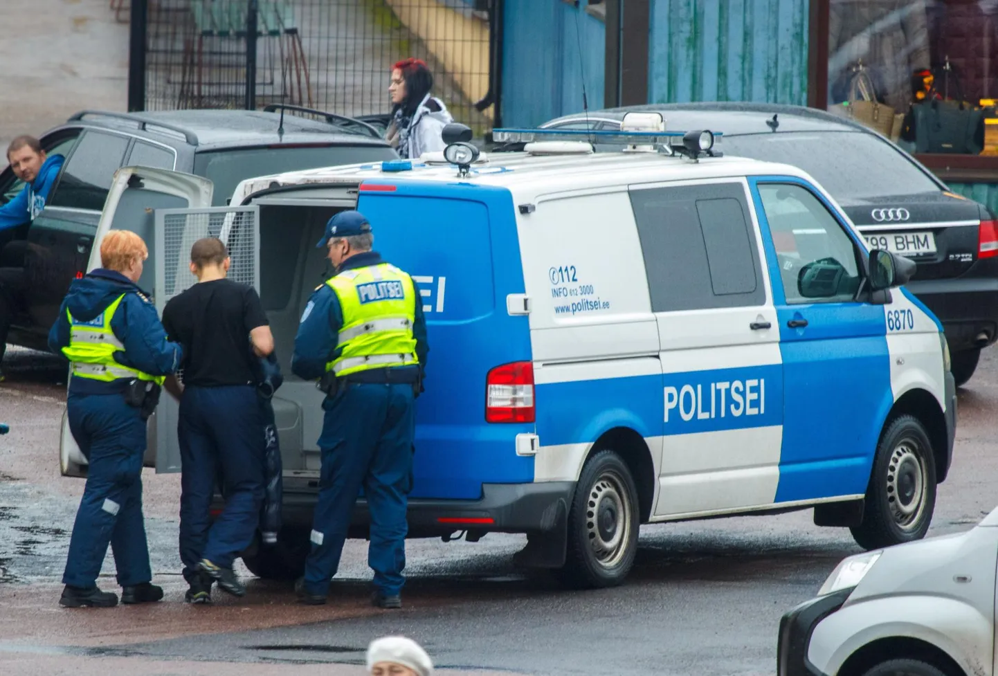 Politseile üle antud poevaras. Foto on illustreeriv.