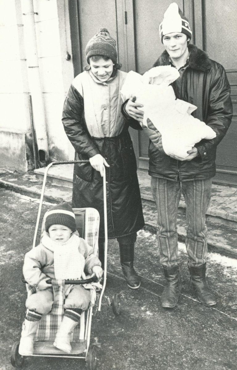 Abhaasiast sõja eest Eestisse pakku saabunud perekond 1993. aasta jaanuaris. 