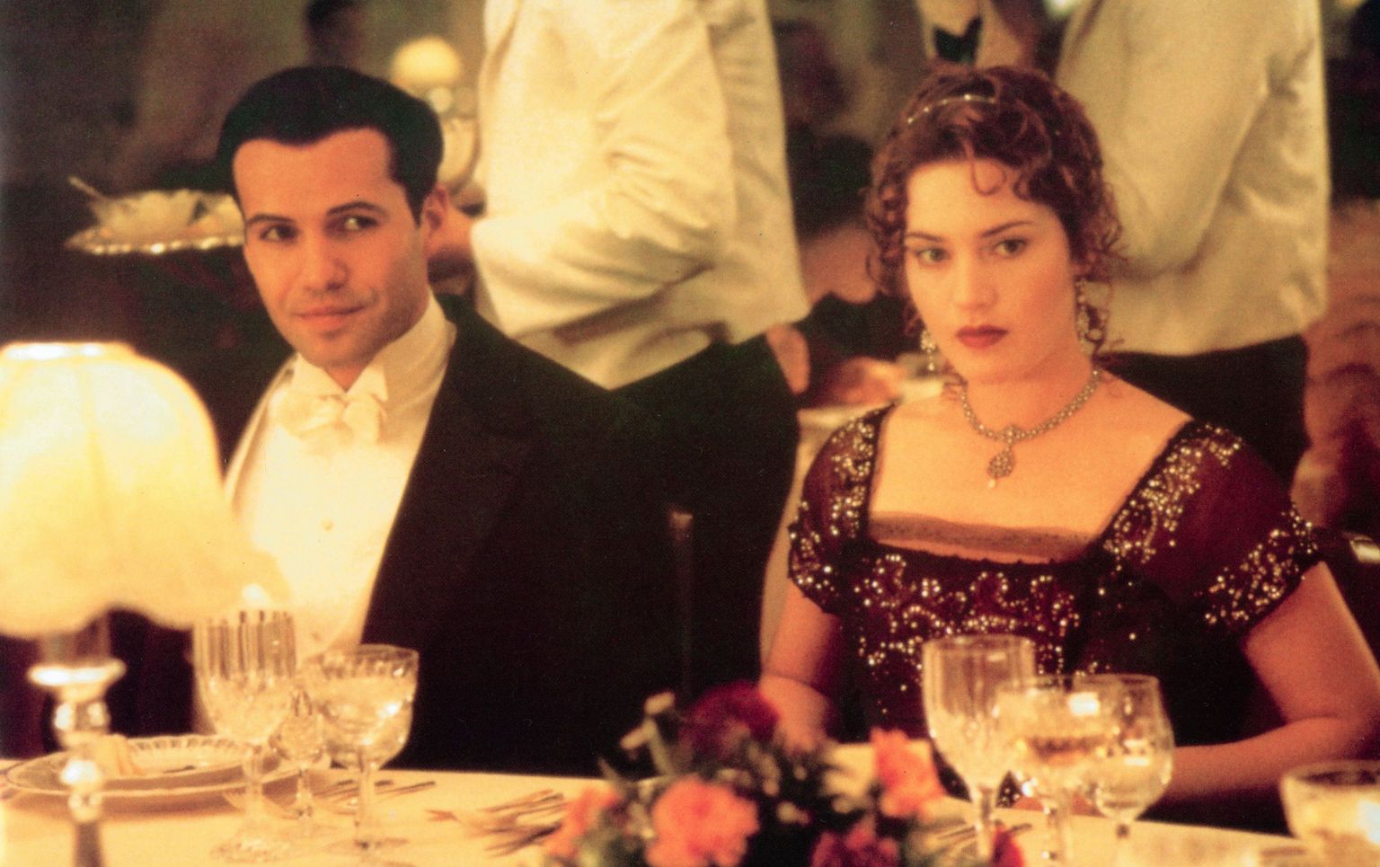Stseen filmist "Titanic", Billy Zane ja Kate Winslet