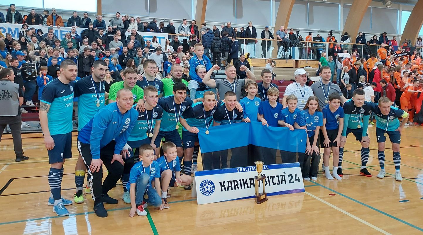 Силламяэский "NPM Silmet" первым из ида-вируских команд завоевал кубок Эстонии по футзалу.