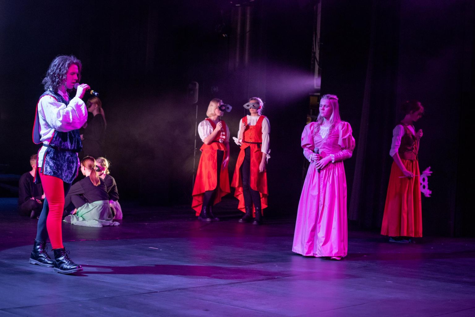 Pärnu ühisgümnaasiumi muusikal “Romeo ja Julia” Endla teatris.