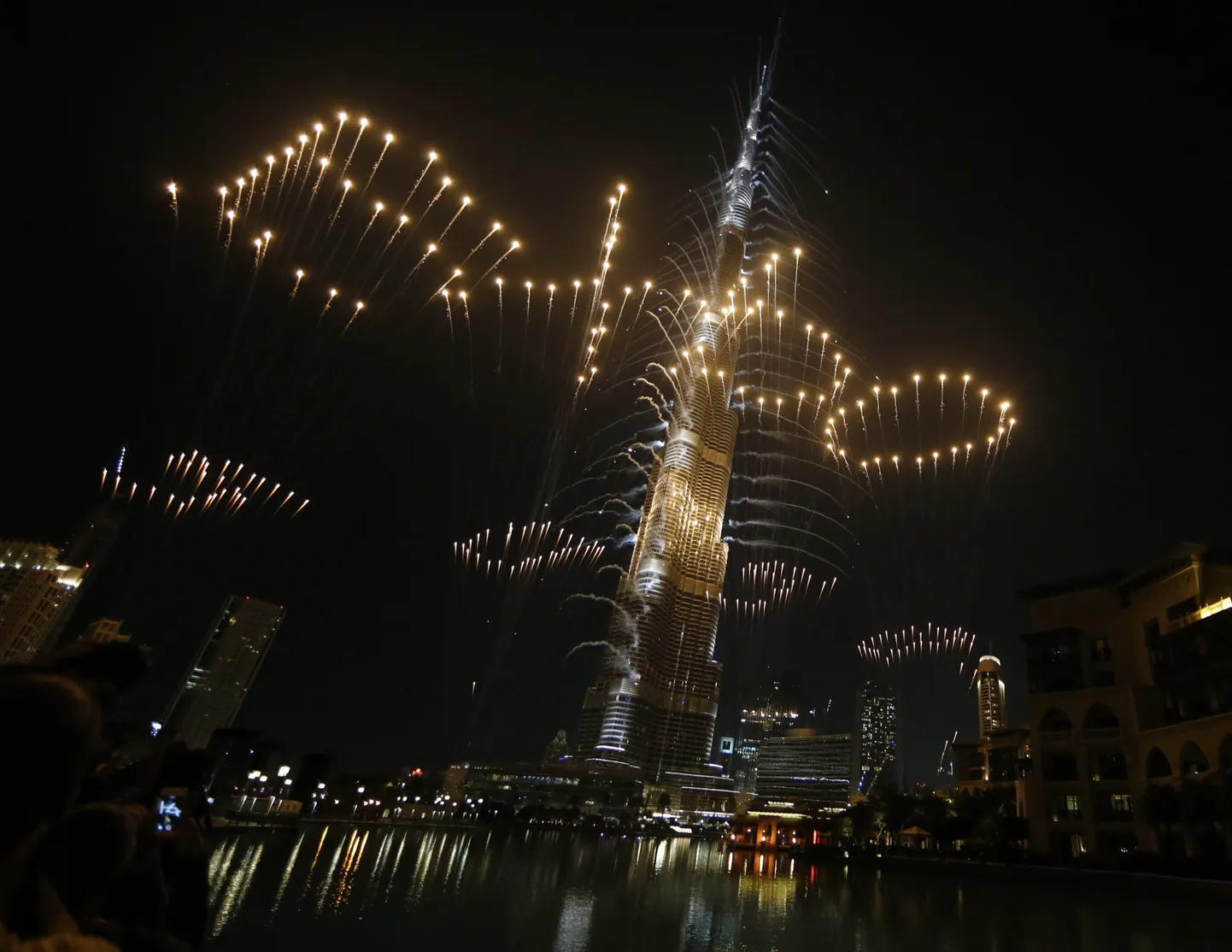 Dubais tähistati uudist vägeva ilutulestikuga.